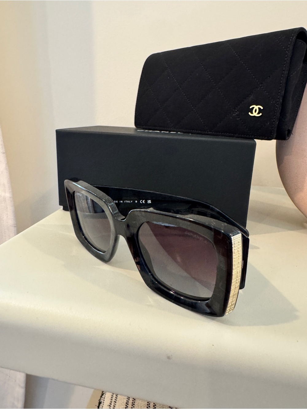 RECTANGLE SUNGLASSES CLASSICS BLACK & GOLD HIGH BRIDGE - Picture 5 of 7